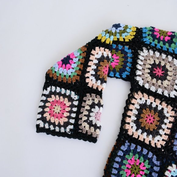 En Creme Flower Crochet Crop Long Sleeve Top - Picture 10 of 10